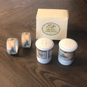 Mikasa salt & pepper shaker set with 2 napkin rings